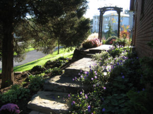 natural stone steps mixed with a paver walkway